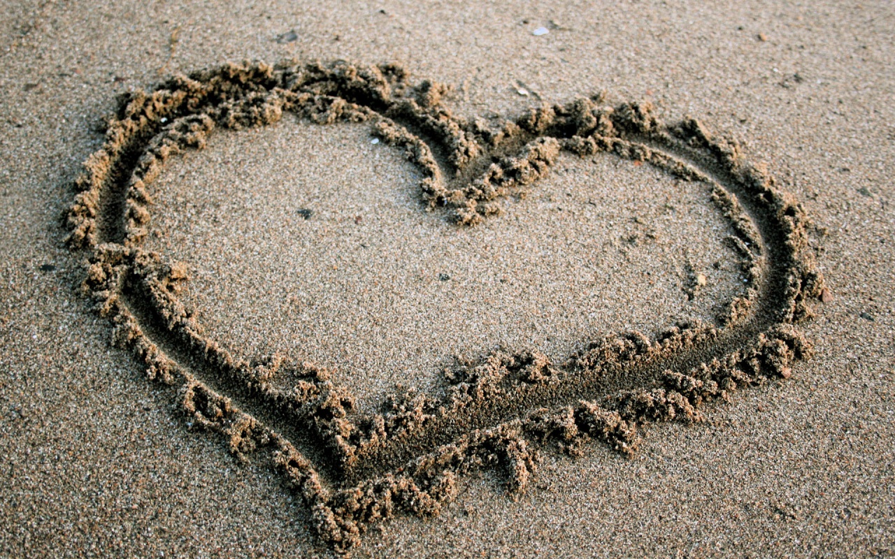 heart_in_the_sand-1280x800